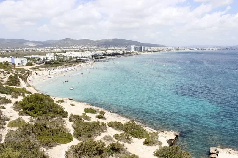 Ibiza con todo incluido: pros y contras del régimen más buscado