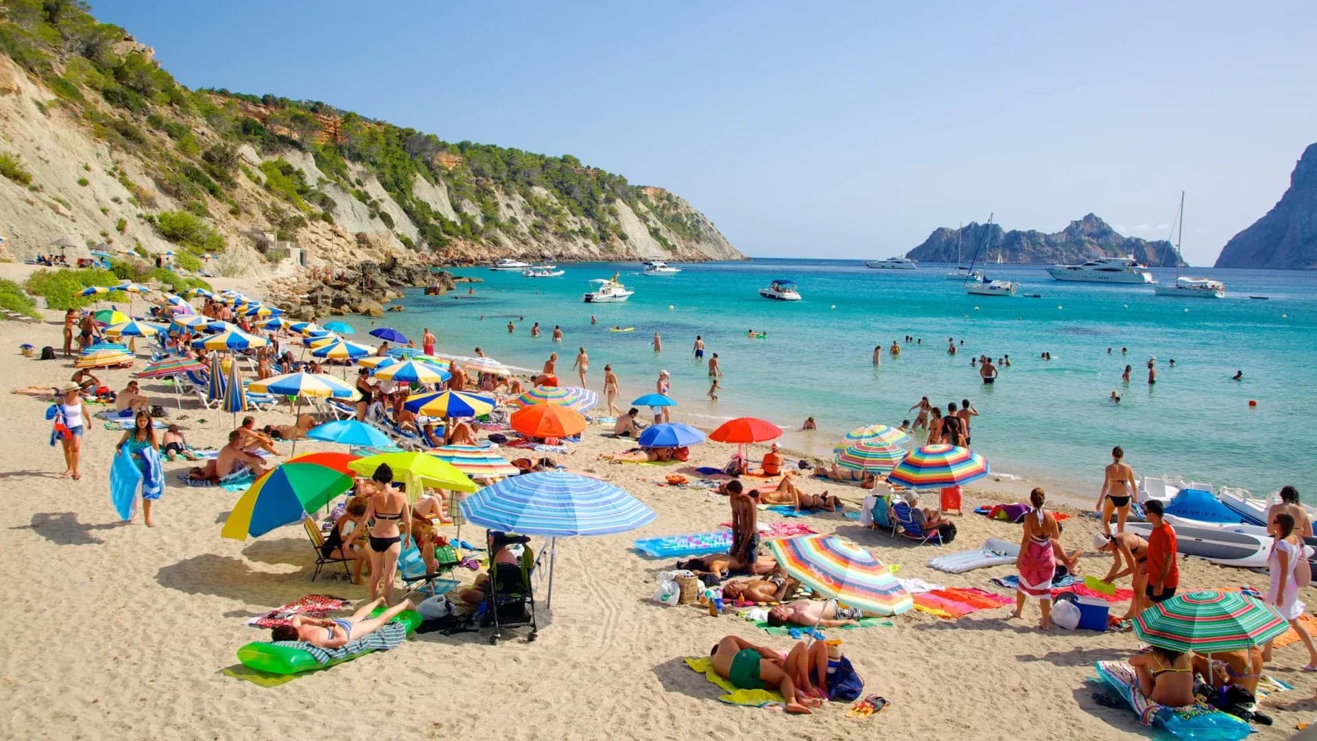 ¿Cuándo es la mejor época para viajar a Ibiza? Clima, precios y ambiente en junio, julio y septiembre