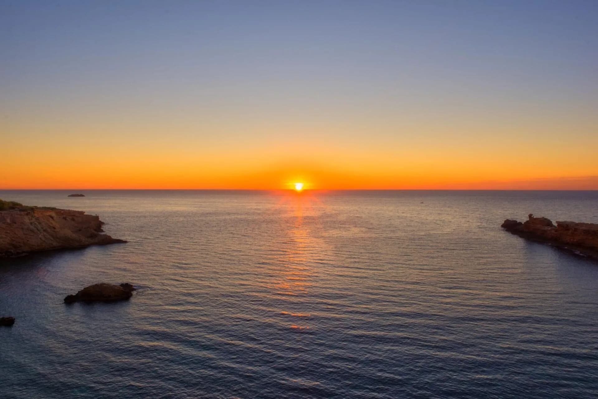 Por qué ir a Ibiza en 2026: razones para vivir la experiencia completa de la isla