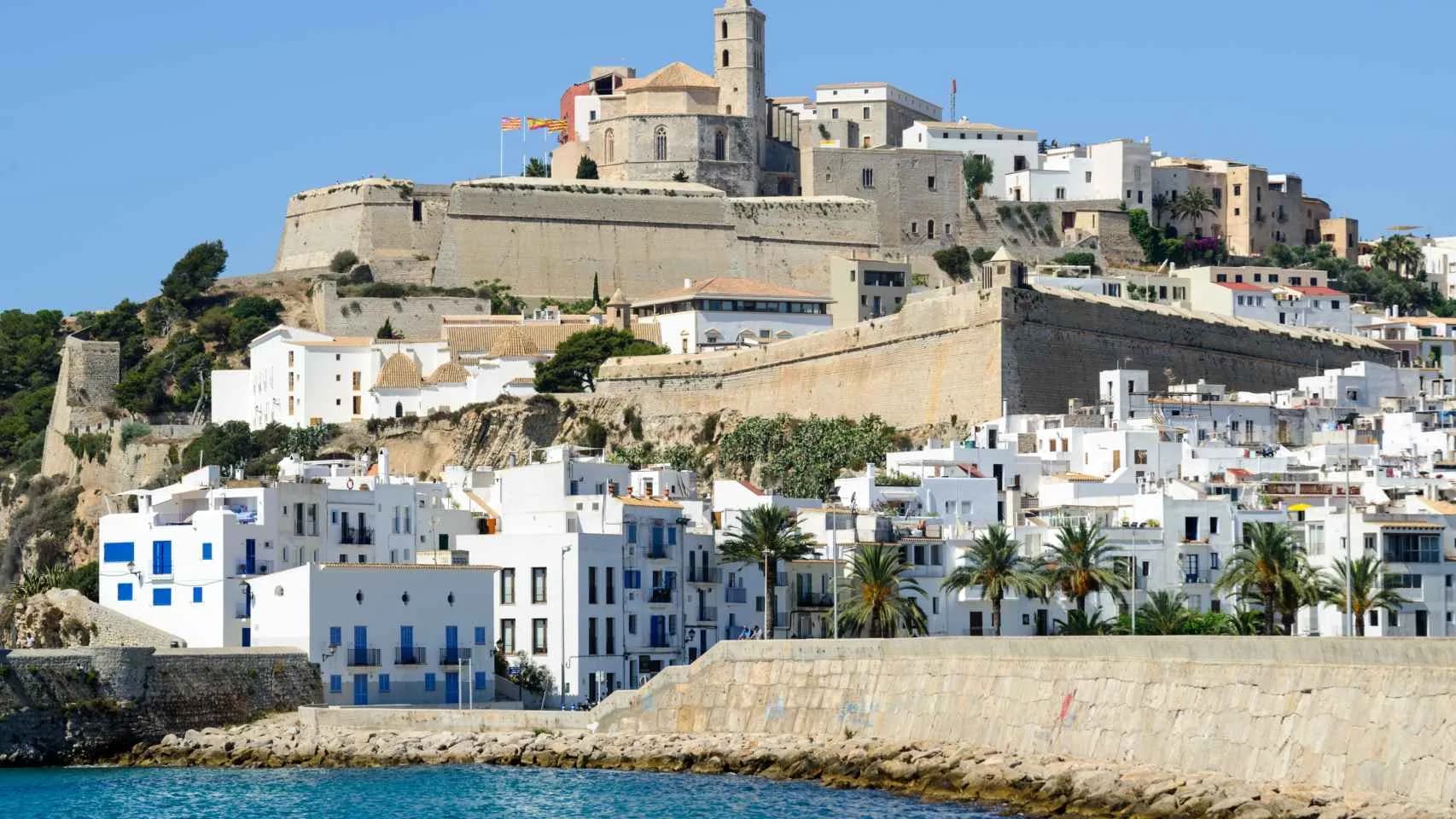 Explorando la Isla Blanca: Descubriendo las Curiosidades de Ibiza